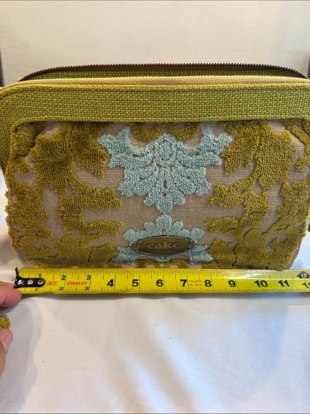 Rare cake Petunia Pickle bottom clutch like new !